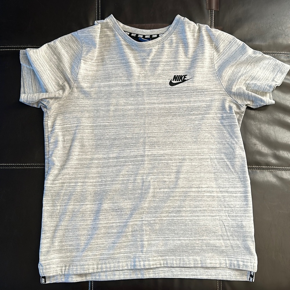 Nike casual tee size L